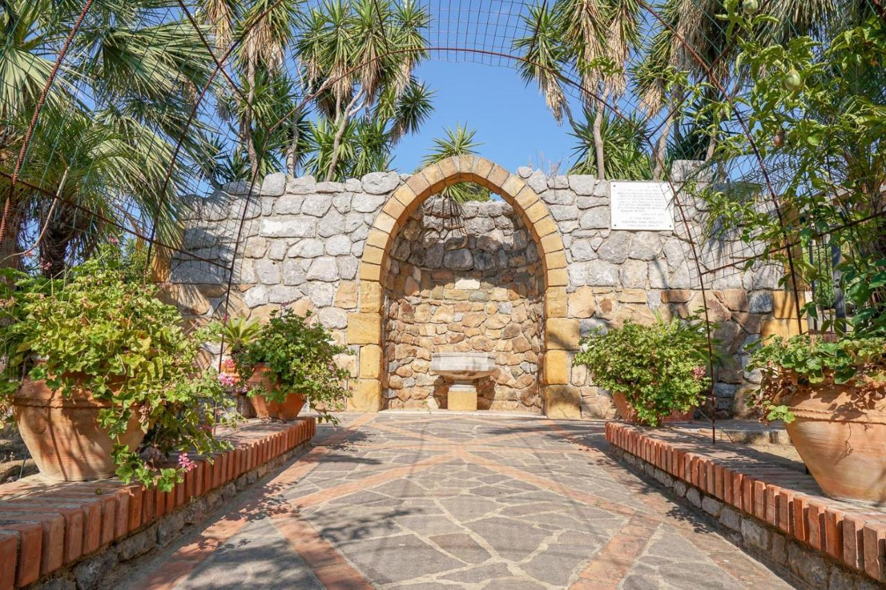 Villa Caterina - Solemar Sicilia เชฟาลู ภายนอก รูปภาพ